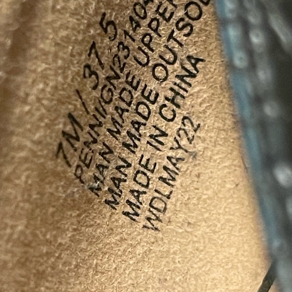 BCBGeneration Size 7 Black Pumps - Picture 9 of 9